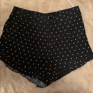 Black polka dot shorts ⚪️⚫️